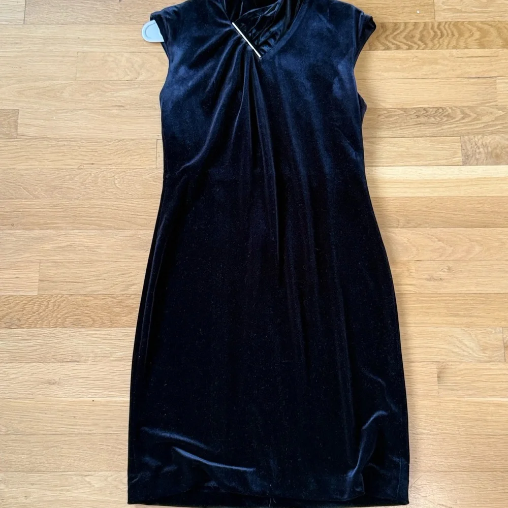 Calvin Klein Womens Sheath Dress XS  Black Velvet Mock Neck Short Sleeve Midi - Picture 3 of 6